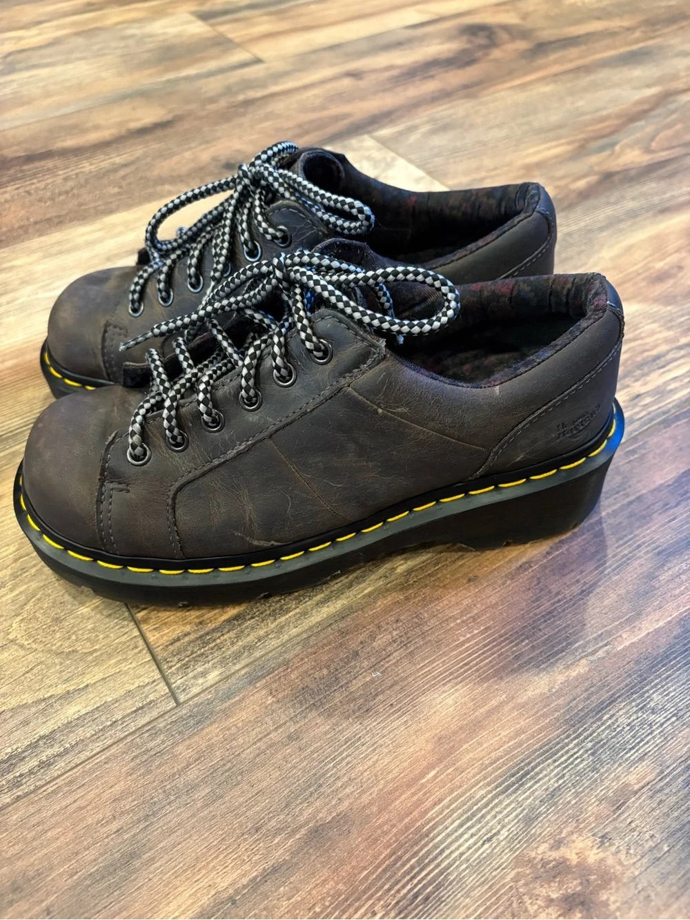 Dr. Martens Keani Brown Leather Platform Low Top Shoes Womens size 9
